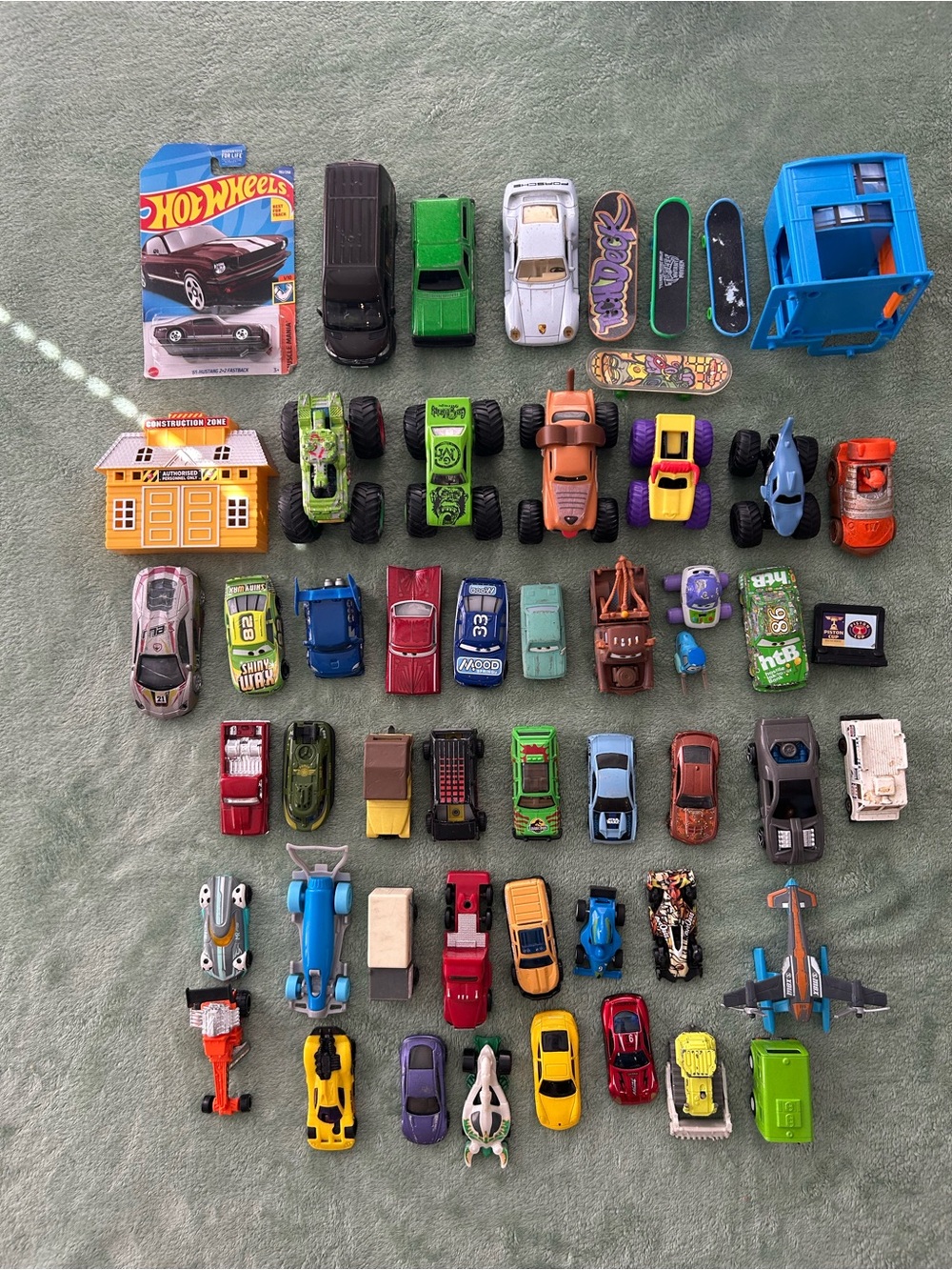 Lot Of Variety Multibrand Loose Hot Wheels Die Cast plastic Cars And Accessories